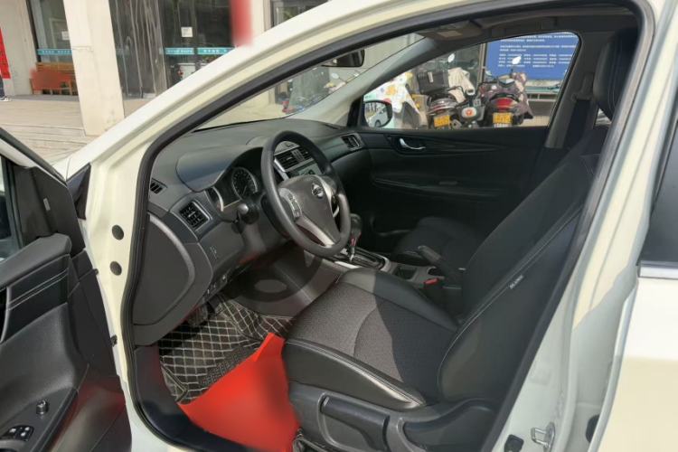 Used Nissan Tiida 2016 1.6L CVT Smart Drive Edition Interior 2