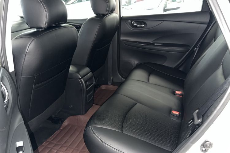 Used Nissan Tiida 2016 1.6L CVT Cool Dynamic Edition Interior 2