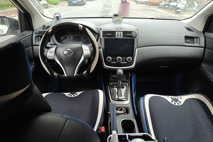 Used Nissan Tiida 2016 1.6L CVT Cool Dynamic Edition Interior 2