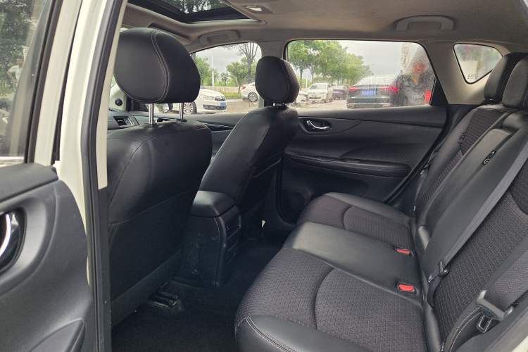 Used Nissan Tiida 2016 1.6L CVT Smart Drive Edition Interior 3