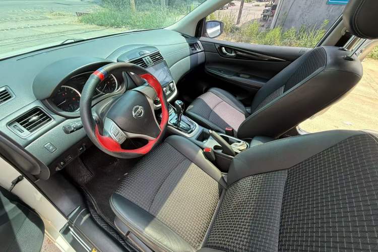Used Nissan Tiida 2016 1.6L CVT Smart Drive Edition Interior 3