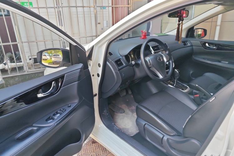 Used Nissan Tiida 2016 1.6L CVT Smart Drive Edition Interior 3