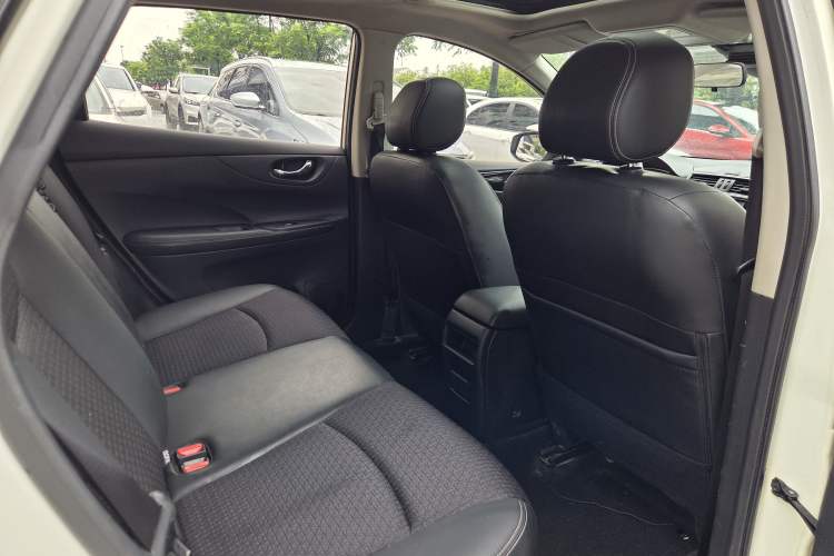 Used Nissan Tiida 2016 1.6L CVT Smart Drive Edition Interior 4