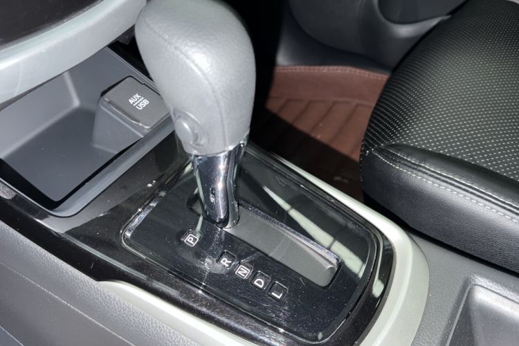 Used Nissan Tiida 2016 1.6L CVT Cool Dynamic Edition Interior 6