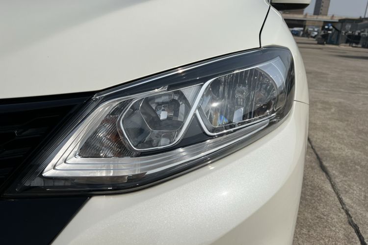 Used Nissan Tiida 2016 1.6L Manual Cool Edition Left Front Headlight