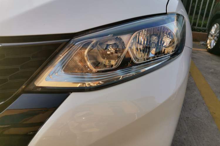 Used Nissan Tiida 2016 1.6L CVT Cool Dynamic Edition Left Front Headlight