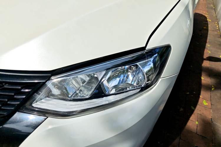 Used Nissan Tiida 2016 1.6L CVT Smart Drive Edition Left Front Headlight