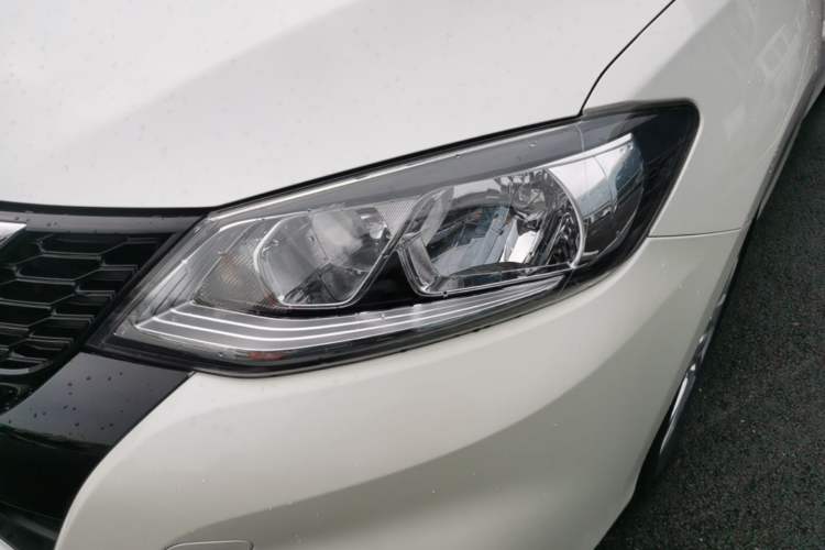 Used Nissan Tiida 2016 1.6L CVT Cool Dynamic Edition Left Front Headlight