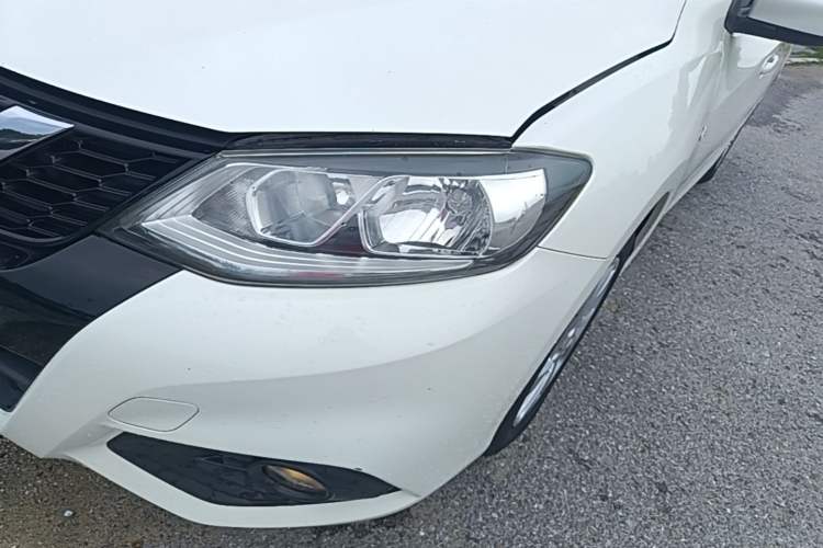 Used Nissan Tiida 2016 1.6L Manual Cool Edition Left Front Headlight