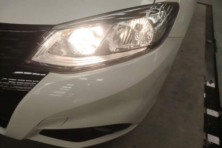 Used Nissan Tiida 2016 1.6L CVT Smart Drive Edition Left Front Headlight