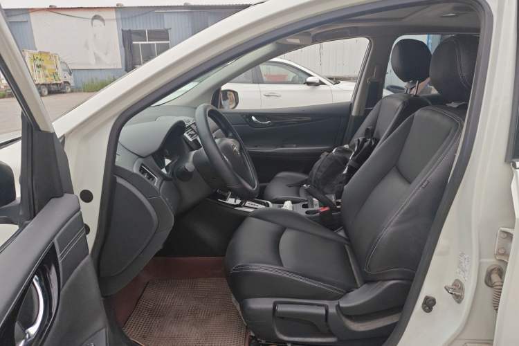 Used Nissan Tiida 2016 1.6L CVT Cool Dynamic Edition Left Front Seat