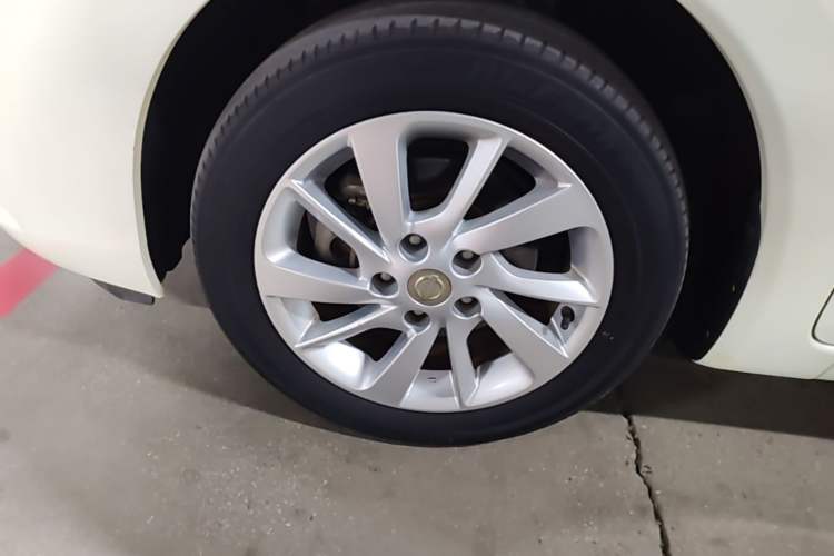 Used Nissan Tiida 2016 1.6L CVT Cool Dynamic Edition Left Front Wheel Hub