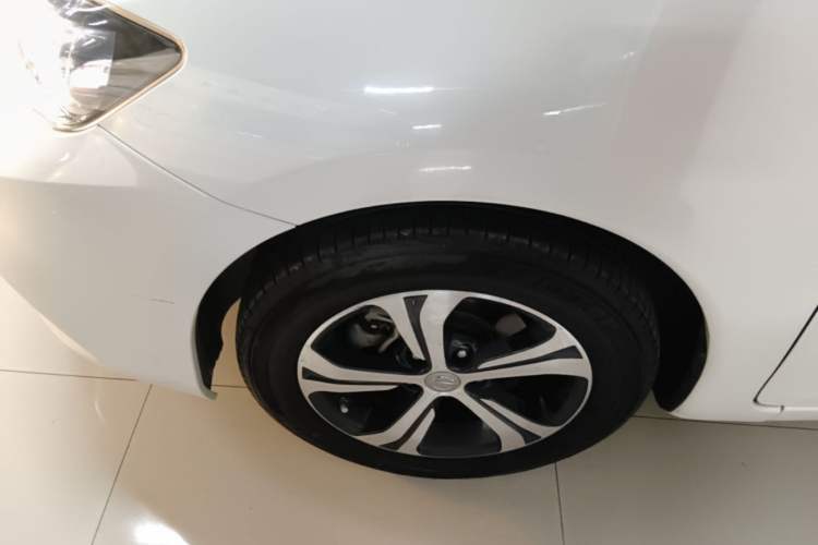 Used Nissan Tiida 2016 1.6L CVT Smart Drive Edition Left Front Wheel Hub