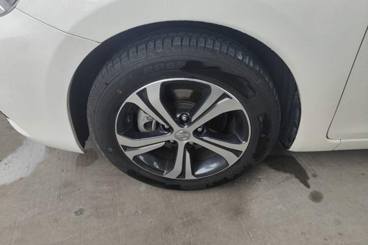 Used Nissan Tiida 2016 1.6L CVT Smart Drive Edition Left Front Wheel Hub