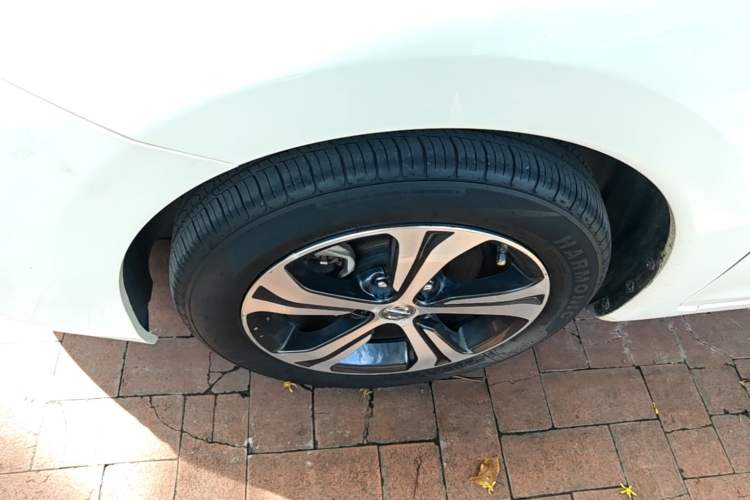 Used Nissan Tiida 2016 1.6L CVT Smart Drive Edition Left Front Wheel Hub