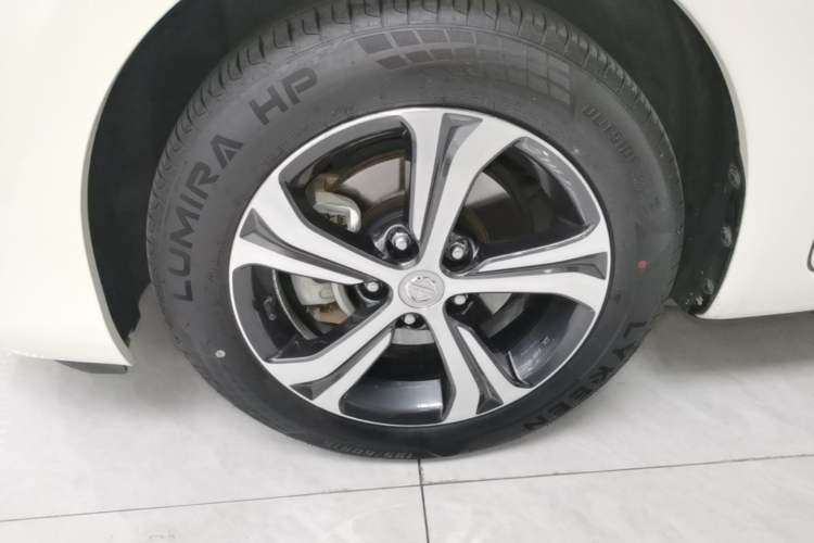 Used Nissan Tiida 2016 1.6L CVT Smart Drive Edition Left Front Wheel Hub