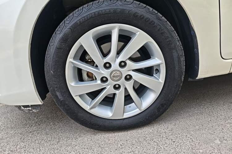 Used Nissan Tiida 2016 1.6L CVT Cool Dynamic Edition Left Front Wheel Hub