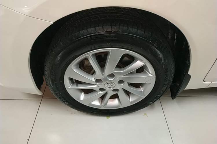 Used Nissan Tiida 2016 1.6L CVT Cool Dynamic Edition Left Front Wheel Hub