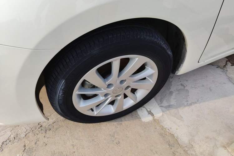 Used Nissan Tiida 2016 1.6L CVT Cool Dynamic Edition Left Front Wheel Hub