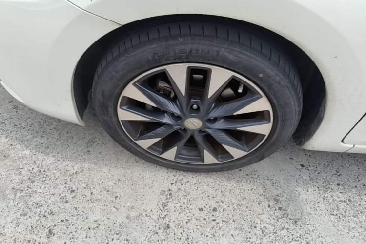 Used Nissan Tiida 2016 1.6L CVT ZhiZun Edition Left Front Wheel Hub