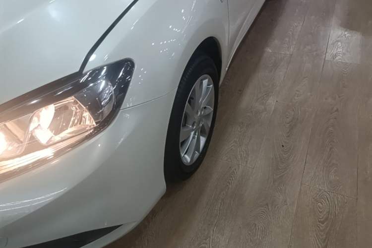 Used Nissan Tiida 2016 1.6L CVT Cool Dynamic Edition Left Front Wheel Hub