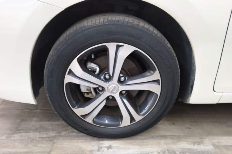 Used Nissan Tiida 2016 1.6L CVT Smart Drive Edition Left Front Wheel Hub