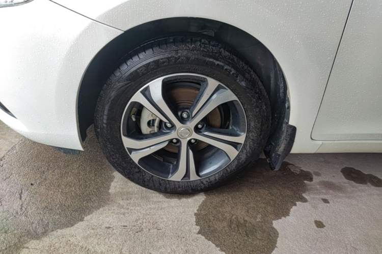 Used Nissan Tiida 2016 1.6L CVT Smart Drive Edition Left Front Wheel Hub