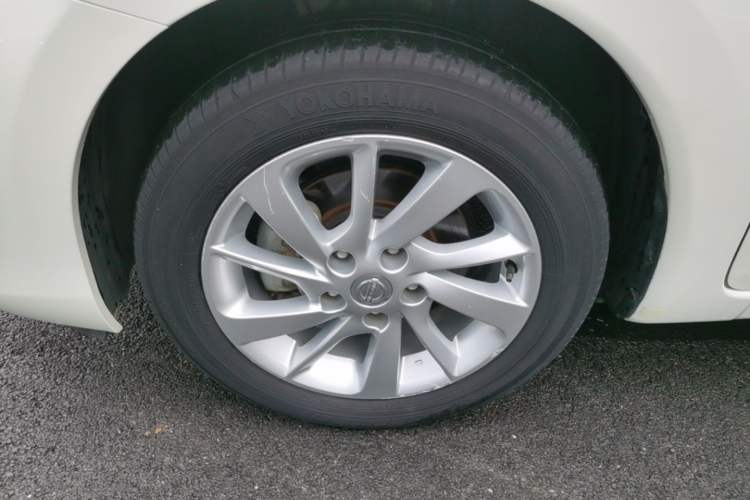 Used Nissan Tiida 2016 1.6L CVT Cool Dynamic Edition Left Front Wheel Hub