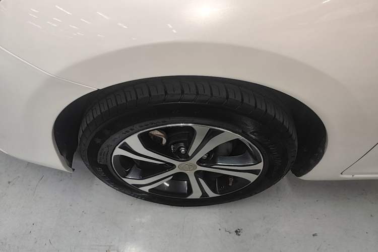 Used Nissan Tiida 2016 1.6L CVT Smart Drive Edition Left Front Wheel Hub
