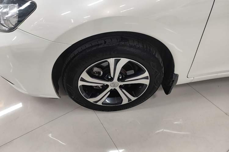 Used Nissan Tiida 2016 1.6L CVT Smart Drive Edition Left Front Wheel Hub