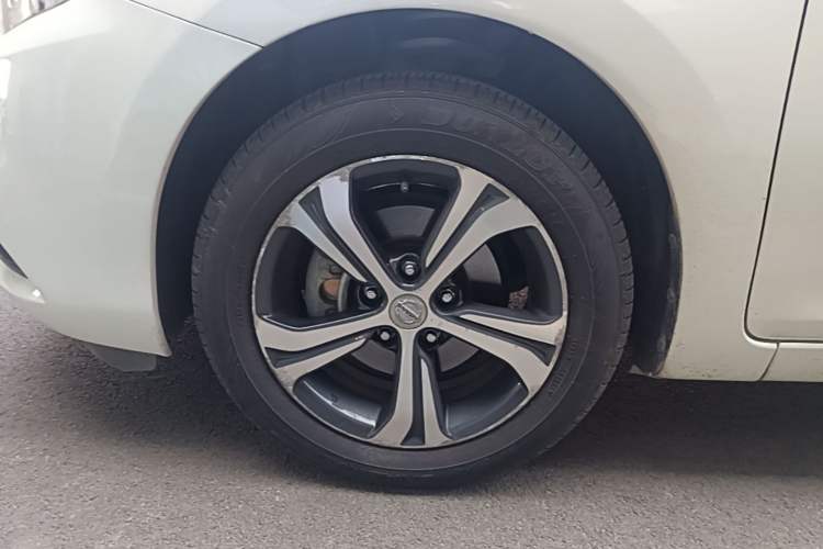 Used Nissan Tiida 2016 1.6L CVT Smart Drive Edition Left Front Wheel Hub