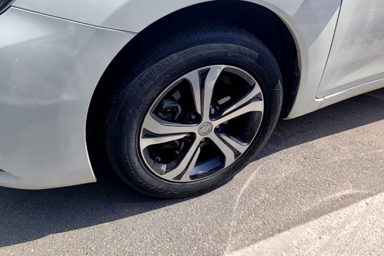 Used Nissan Tiida 2016 1.6L CVT Smart Drive Edition Left Front Wheel Hub