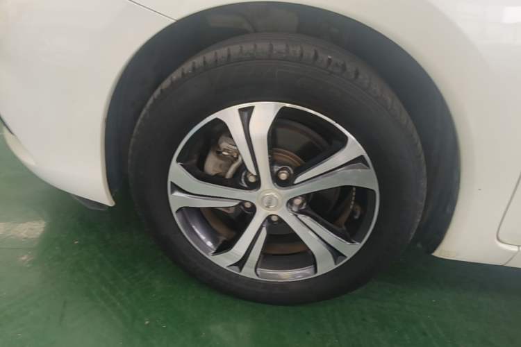 Used Nissan Tiida 2016 1.6L CVT Smart Drive Edition Left Front Wheel Hub
