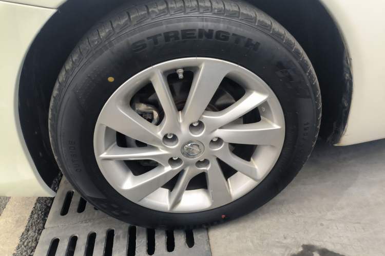 Used Nissan Tiida 2016 1.6L CVT Cool Dynamic Edition Left Front Wheel Hub