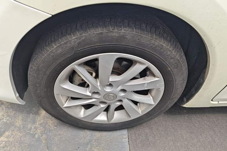 Used Nissan Tiida 2016 1.6L CVT Cool Dynamic Edition Left Front Wheel Hub