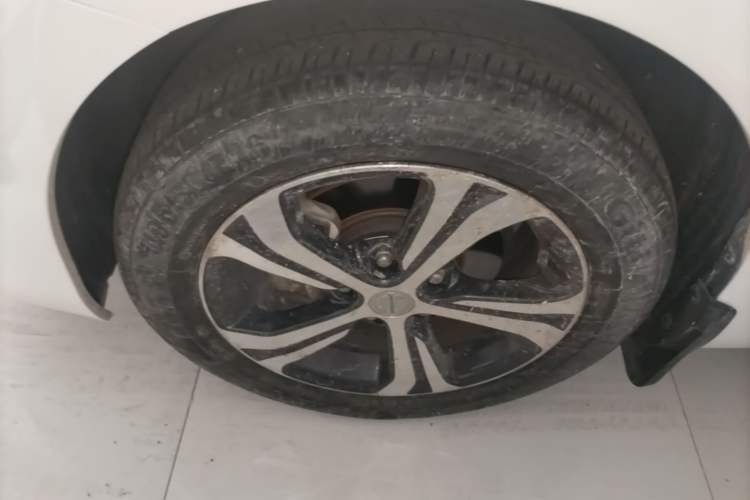Used Nissan Tiida 2016 1.6L CVT Smart Drive Edition Left Front Wheel Hub