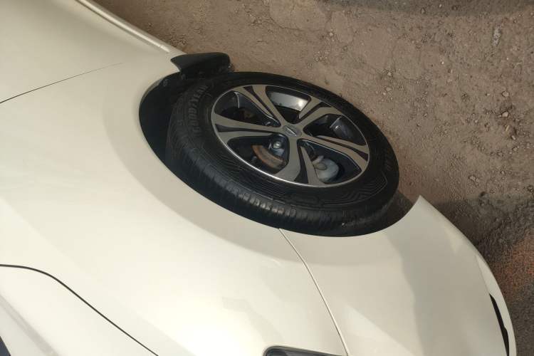 Used Nissan Tiida 2016 1.6L CVT Smart Drive Edition Left Front Wheel Hub