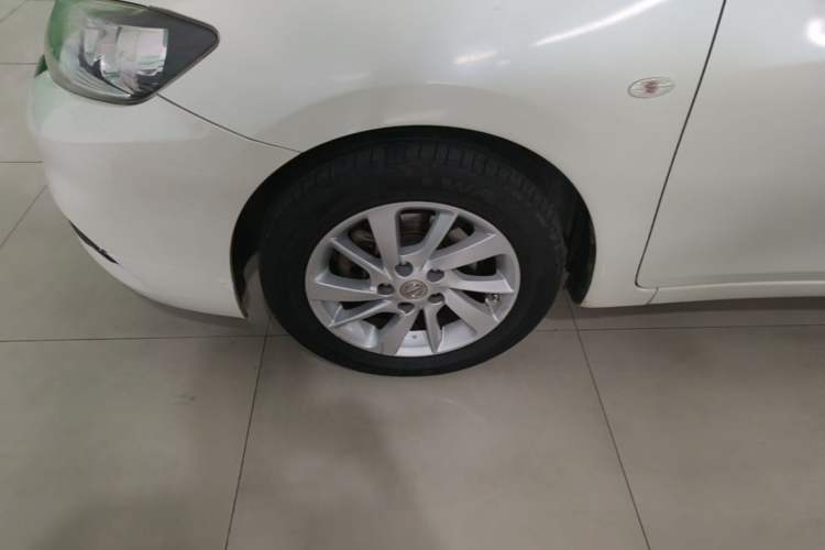 Used Nissan Tiida 2016 1.6L CVT Cool Dynamic Edition Left Front Wheel Hub