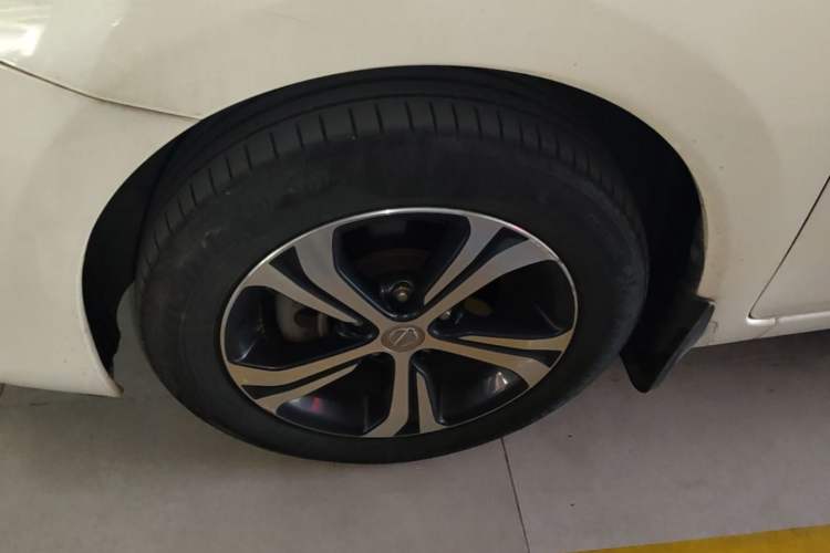 Used Nissan Tiida 2016 1.6L CVT Smart Drive Edition Left Front Wheel Hub