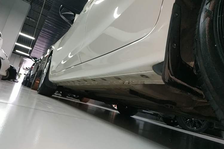 Used Nissan Tiida 2016 1.6L CVT Cool Dynamic Edition Left Side Sill