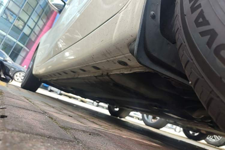 Used Nissan Tiida 2016 1.6L CVT Smart Drive Edition Left Side Sill