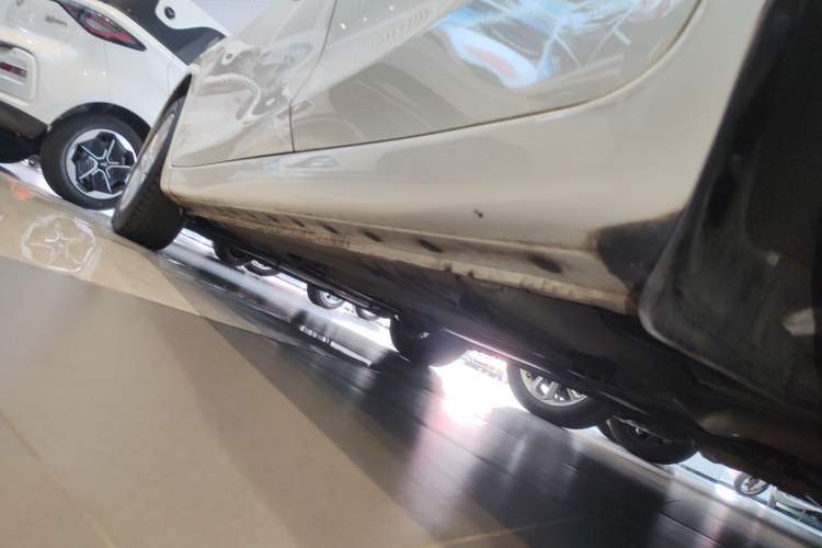 Used Nissan Tiida 2016 1.6L CVT Cool Dynamic Edition Left Side Sill