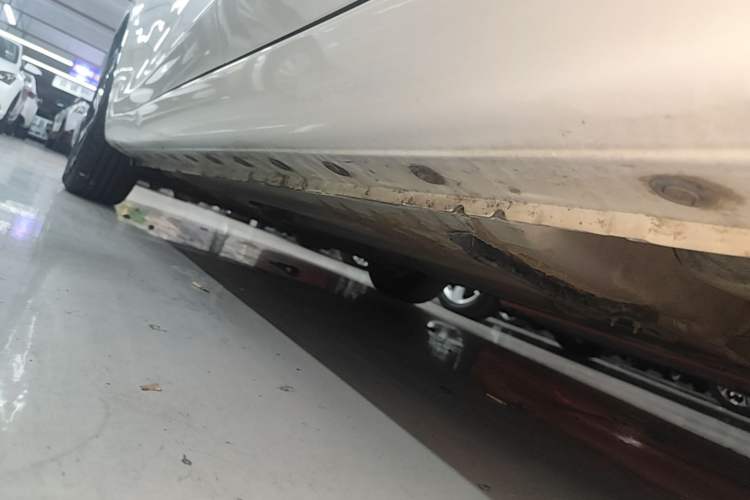 Used Nissan Tiida 2016 1.6L CVT Smart Drive Edition Left Side Sill