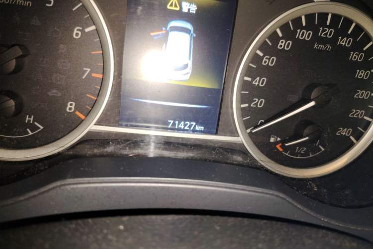 Used Nissan Tiida 2016 1.6L CVT Smart Drive Edition Odometer Close Up