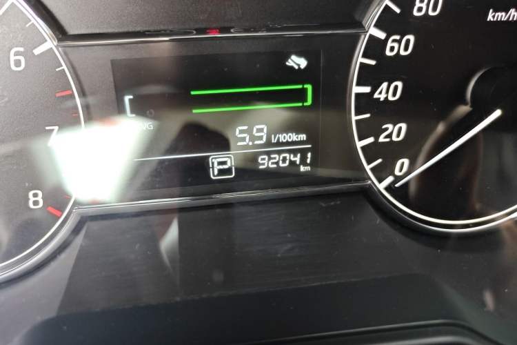 Used Nissan Tiida 2016 1.6L CVT Cool Dynamic Edition Odometer Close Up