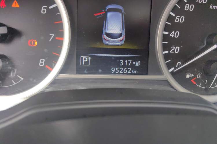 Used Nissan Tiida 2016 1.6L CVT Smart Drive Edition Odometer Close Up