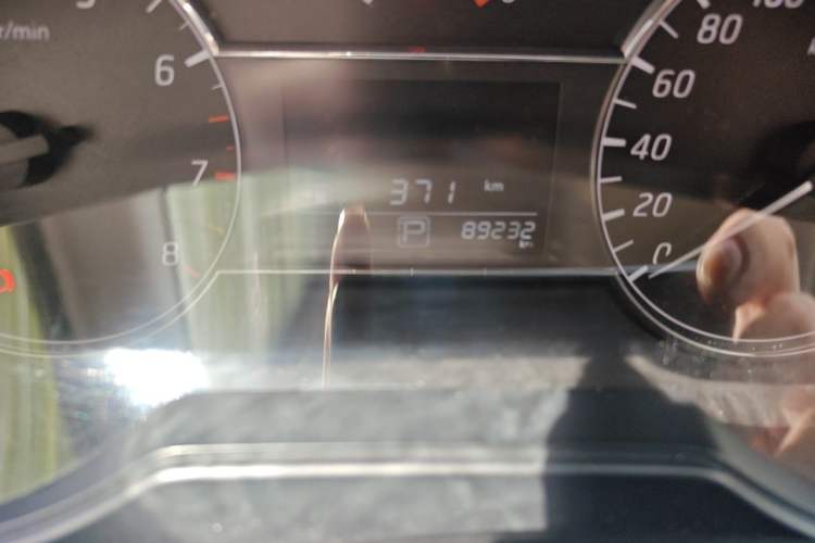Used Nissan Tiida 2016 1.6L CVT Cool Dynamic Edition Odometer Close Up