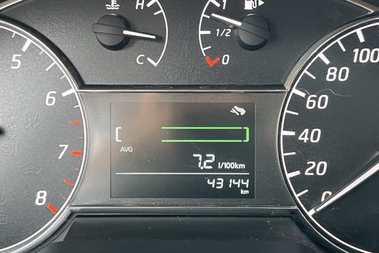 Used Nissan Tiida 2016 1.6L Manual Cool Edition Odometer Close Up