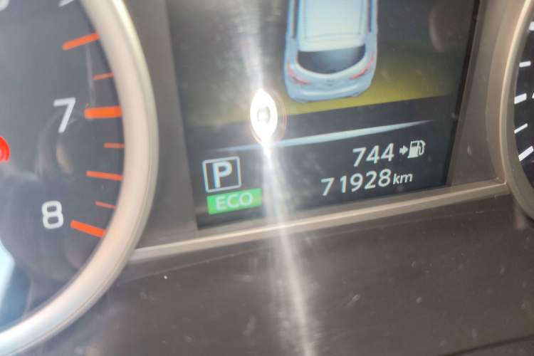 Used Nissan Tiida 2016 1.6L CVT Smart Drive Edition Odometer Close Up