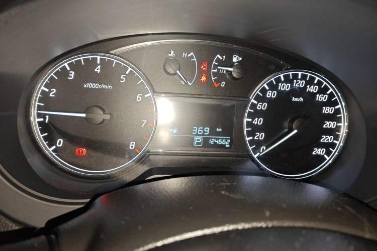 Used Nissan Tiida 2016 1.6L CVT Cool Dynamic Edition Odometer Close Up